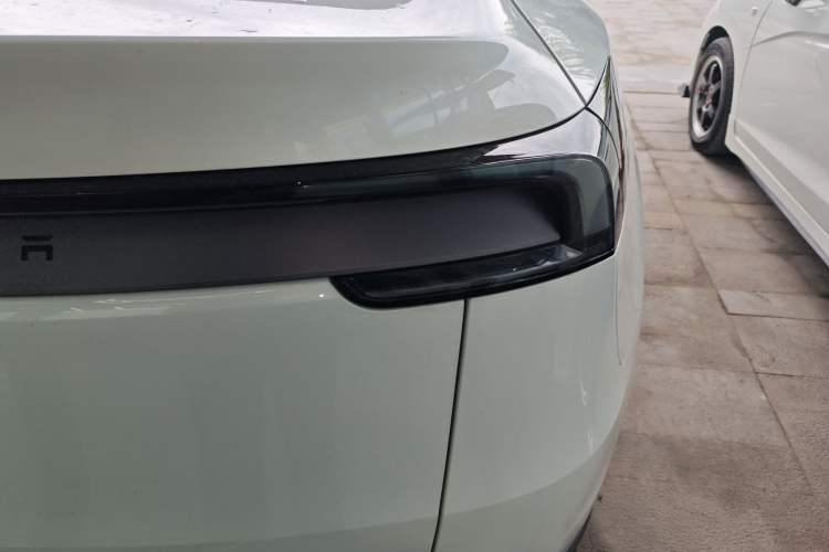 Used Tesla Model Y 2026 Model Long-Range Rear-Wheel-Drive Version Right Rear Taillight