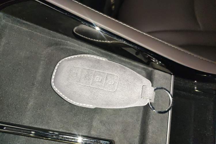 Used Denza Z9 2024 1100 km All-Wheel-Drive Ultra Version
