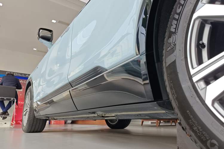 Used Cadillac LYRIQ 2022 Rear-Drive Long-Range Luxury Edition