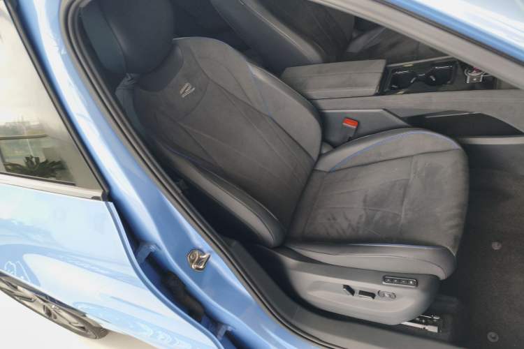 Used Volkswagen Tiguan L 2024 PRO 380TSI Four-Wheel Drive R-Line Smart Edition Right Front Seat