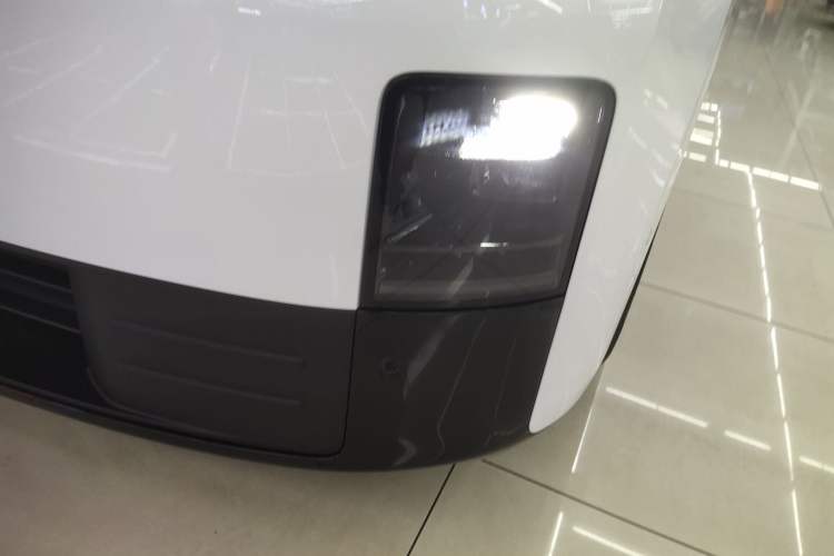 Used Li Auto MEGA 2025 Home Family Special Edition Left Front Headlight