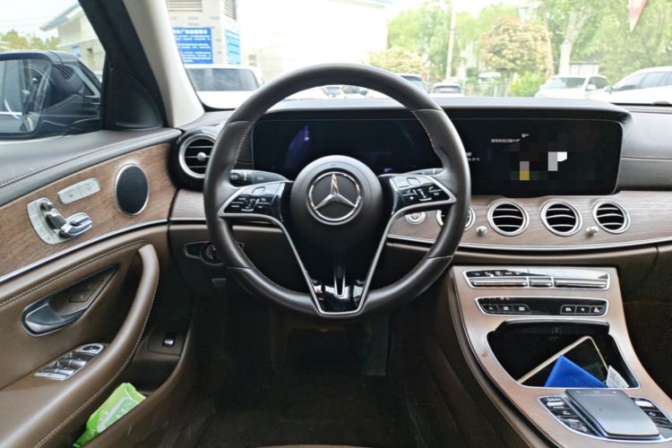 Used Mercedes-Benz E-Class 2023 Updated E 300 L Fashion Edition Steering Wheel