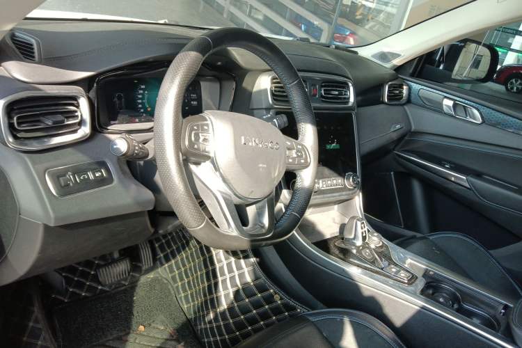 Used Lynk & Co 01 EM-P 2018 1.5T PHEV JingPro National Emission Standard V Center Console