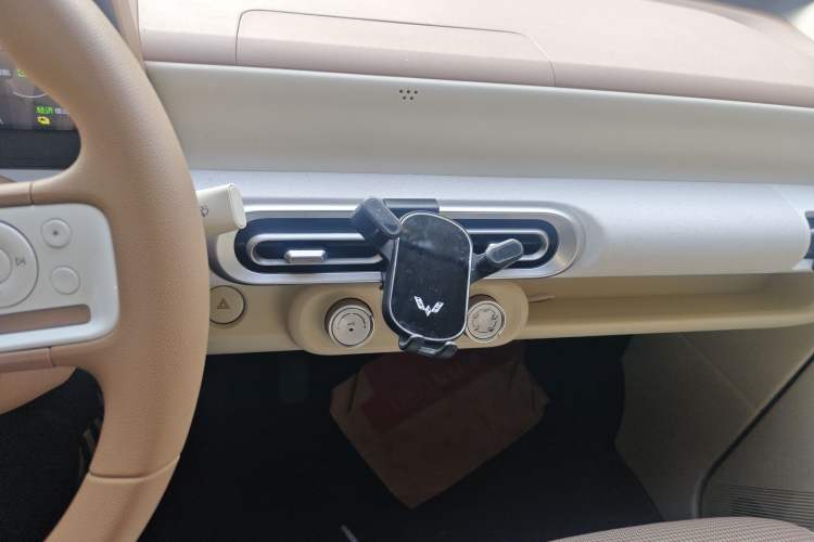 Used Wuling Hongguang MINIEV 2024 3rd Generation 215km Youth Edition Audio And AC Panel