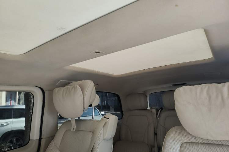 Used Mercedes-Benz V-Class 2016 V 260 L Prestige Extended Edition Headliner