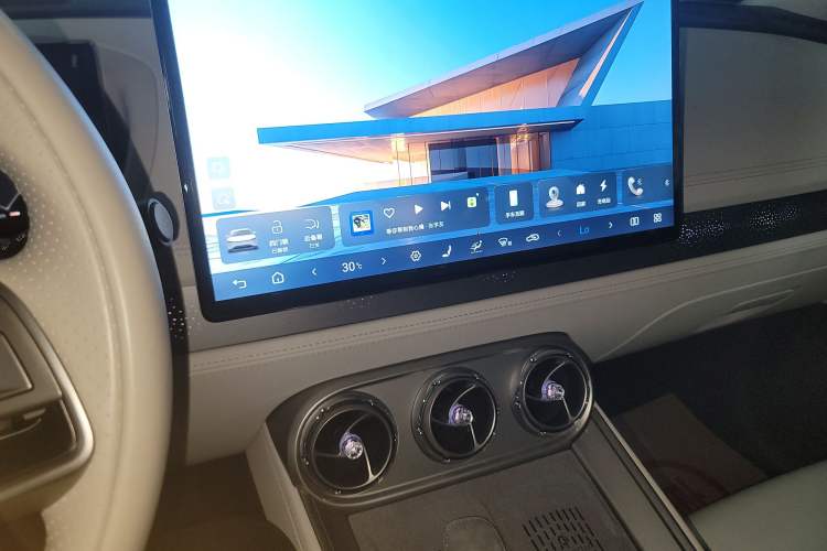 Used Denza N8 2023 Four-Wheel Drive Ultra-Hybrid Flagship Seven-Seater Version
