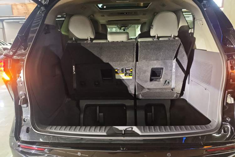 Used Toyota Granvia 2023 2.5L Hybrid Prestige PLUS Edition