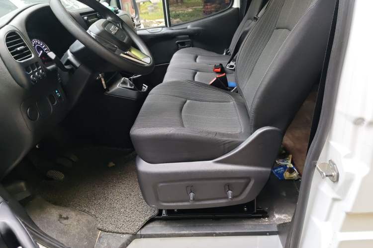 Used JMC Transit 2019 2.8T Commercial Version Short Wheelbase Mid-Roof 6-Seater China VI JX493