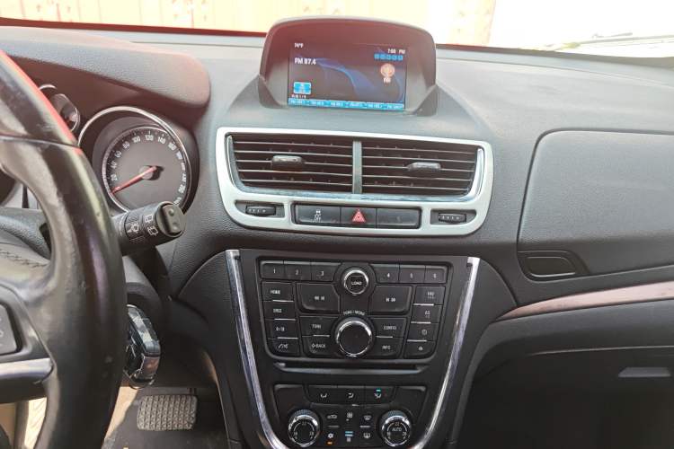 Used Buick Encore 2015 1.4T Automatic Two-Wheel Drive Urban Leading Model Audio And AC Panel