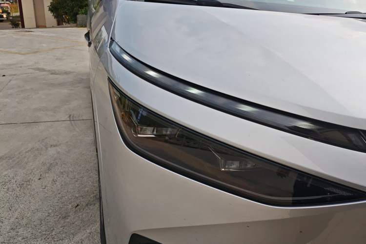 Used XPeng X9 2024 702 Ultra-Long Range Pro Right Front Headlight