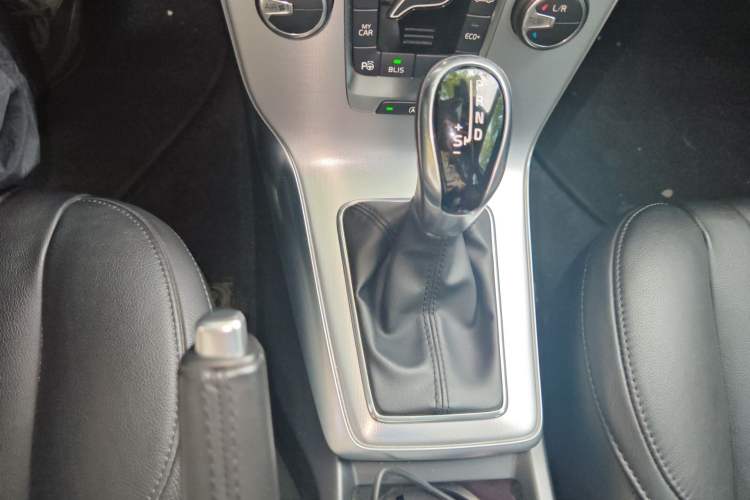 Used Volvo V40 2018 T3 Zhiya Edition
