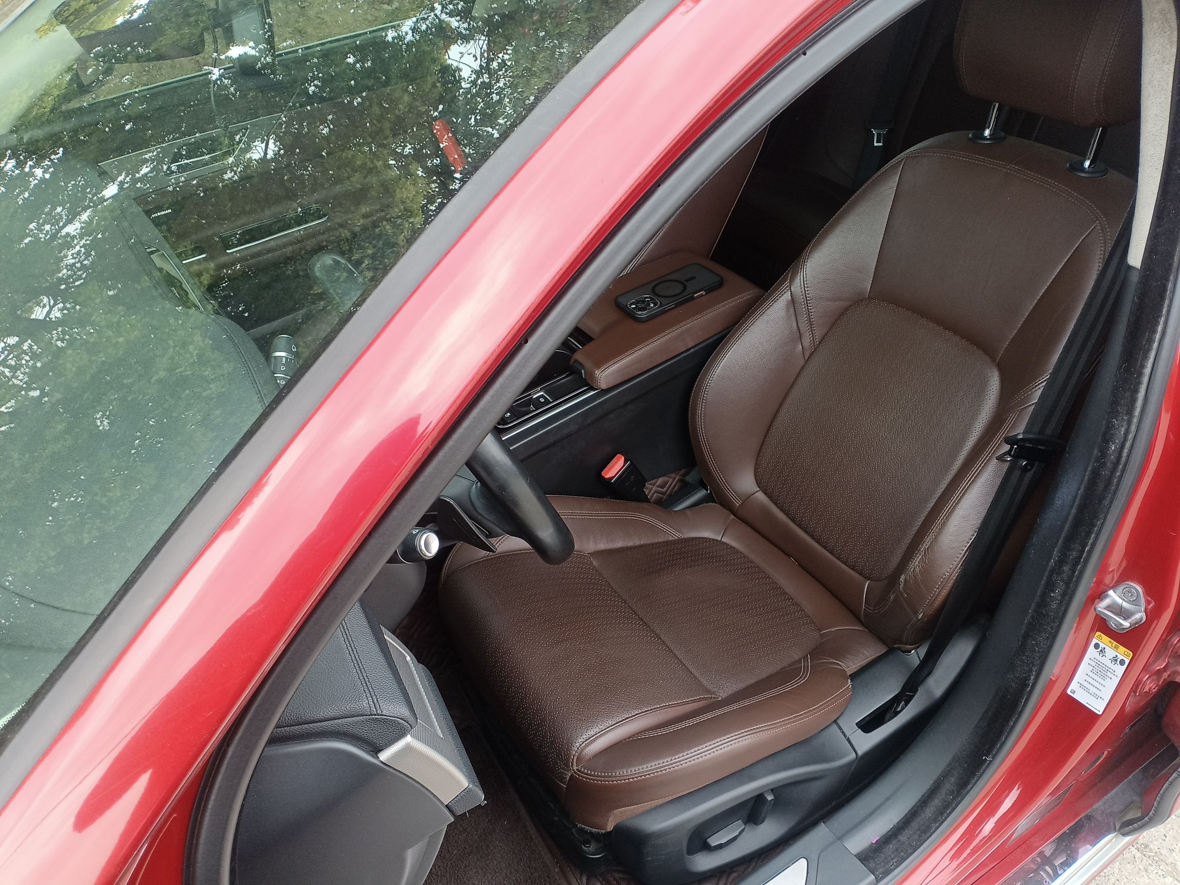 Переднее сиденье в автомобиле