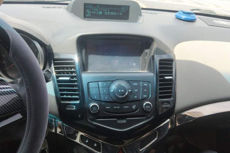 Used Chevrolet Cruze 2013 1.6L SE MT Audio And AC Panel