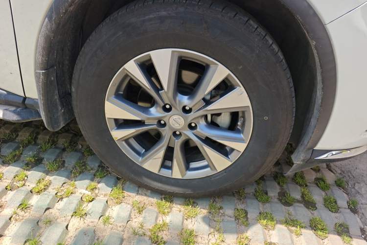 Used Nissan Murano 2015 2.5L XL Two-Wheel Drive Smart Edition Right Front Wheel Hub
