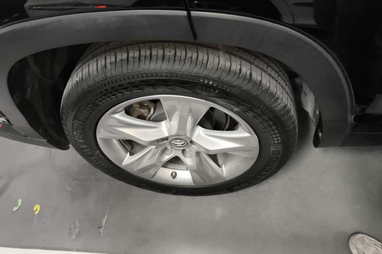 Used Toyota Highlander 2018 2.0T Four-Wheel Drive Luxury Version 7 Seats China VI Standard Right Rear Wheel Hub