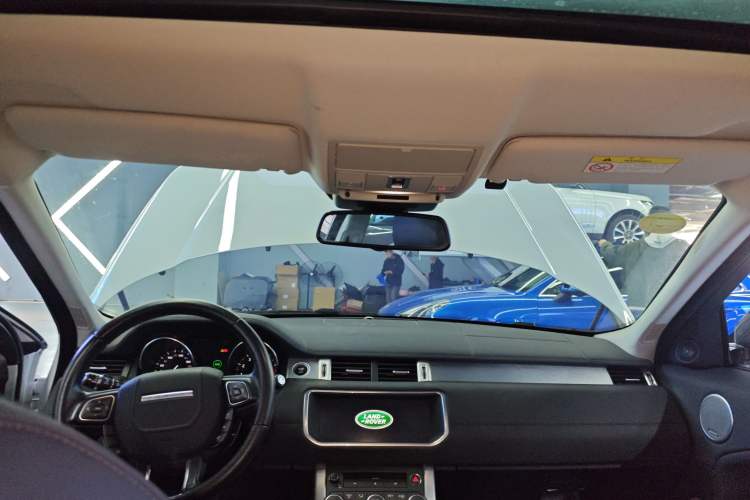 Used Land Rover Range Evoque 2018 240 PS SE Smart Brilliance Edition Headliner