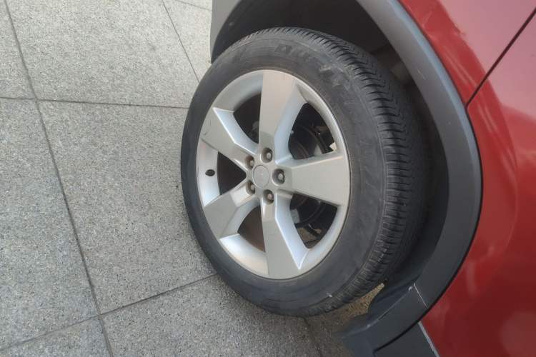 Used Chevrolet Trax 2014 1.4T Automatic Two-Wheel Drive Luxury Model Right Rear Wheel Hub