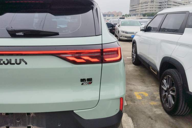 Used Dongfeng Aeolus Huge 2022 Mach Power 1.5T Dare-to-Drive Edition · Enjoyably悦 Right Rear Taillight