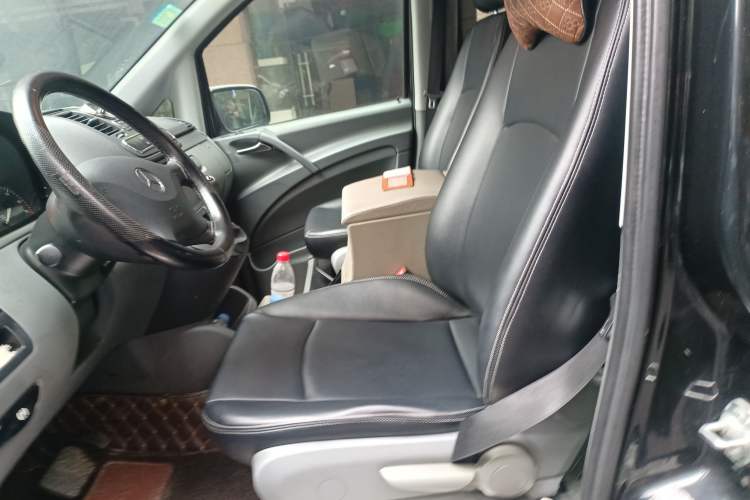 Used Mercedes-Benz Vito 2011 2.5L 7-seater executive version