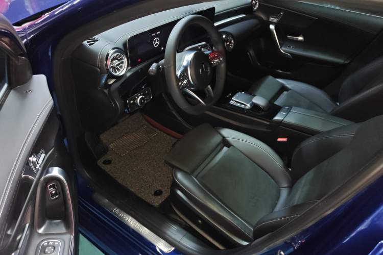 Used Mercedes-Benz A-Class 2020 Restyled A 200 L Sport Sedan Fashion Version
