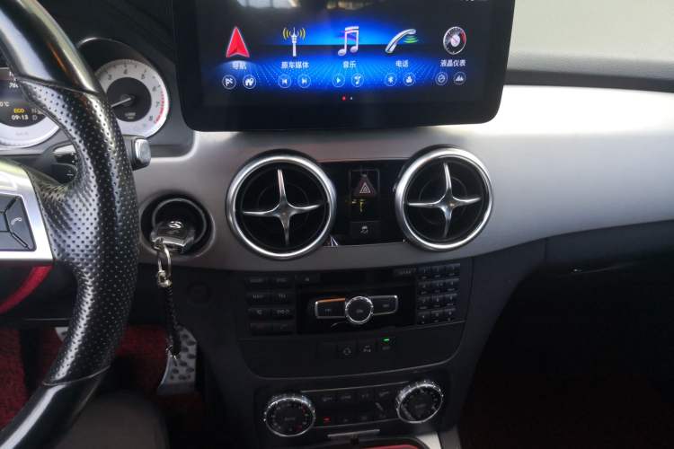Used Mercedes-Benz GLK-Class 2015 GLK 260 4MATIC Dynamic Edition Ultimate Version Audio And AC Panel