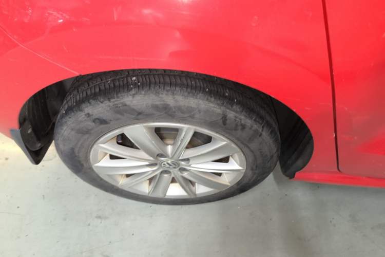 Used Volkswagen Polo 2014 1.6L Automatic Comfort Edition Right Rear Wheel Hub