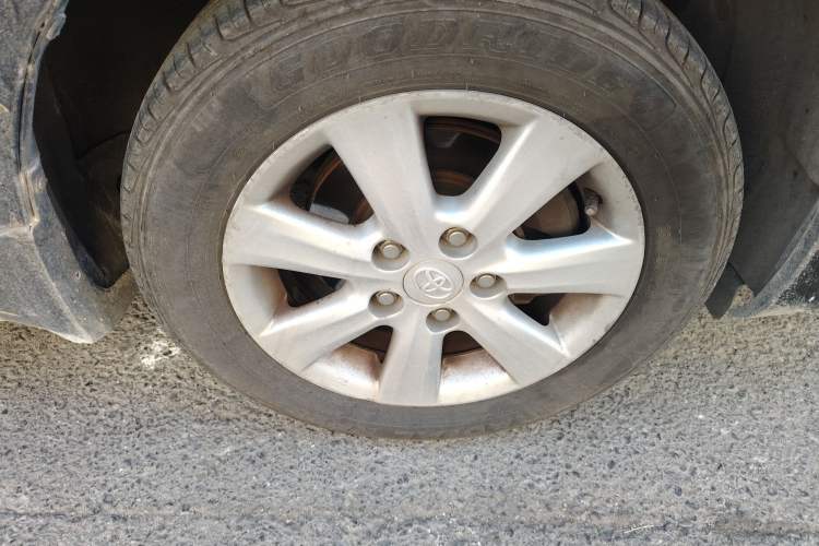 Used Toyota Corolla 2011 1.6L Automatic GL Sunroof Version Right Front Wheel Hub