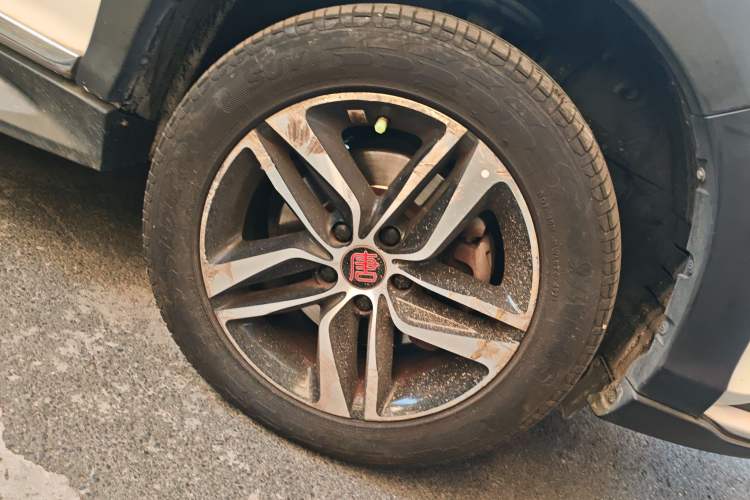 Used BYD Tang New Energy 2015 2.0T Four-Wheel-Drive Flagship Model