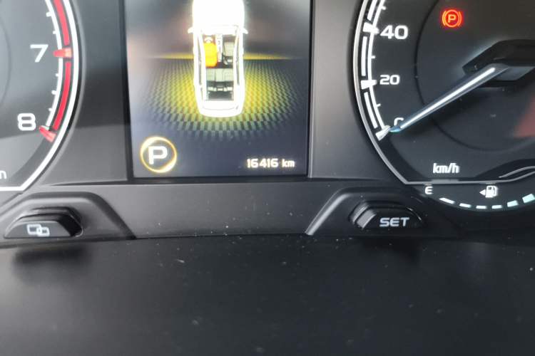 Used Geely Auto Vision X6 2021 PRO 1.4T Automatic Prestige Model Odometer Close Up