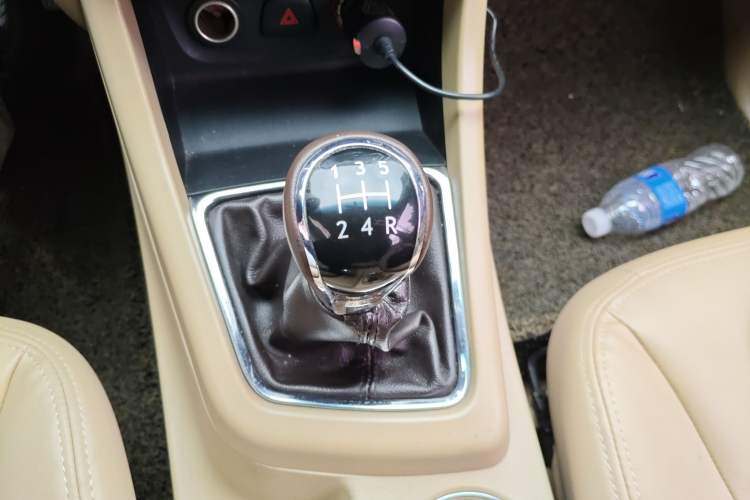 Used Baojun 730 2014 1.5L Manual Luxury Navigation ESP Version 7 Seats Gear Lever