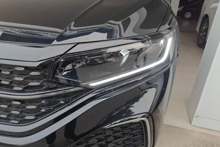 Used Volkswagen Passat 2026 Model, Outstanding 380TSI Xingkong Longteng Edition Left Front Headlight