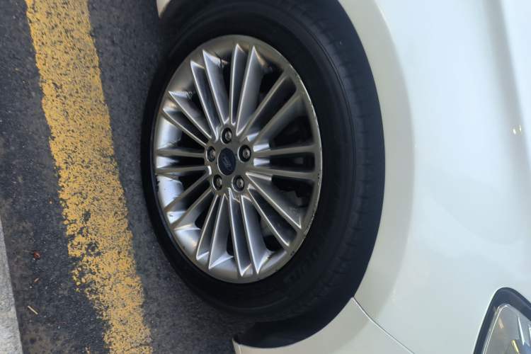 Used Ford Mondeo 2013 2.0L GTDi240 Flagship Edition Right Front Wheel Hub