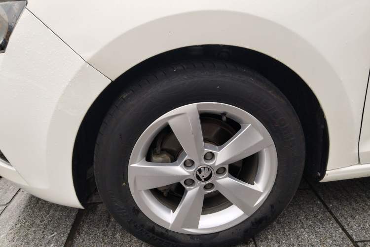 Used Skoda Rapid Spaceback 2019 1.5L Automatic Comfort Edition Left Front Wheel Hub