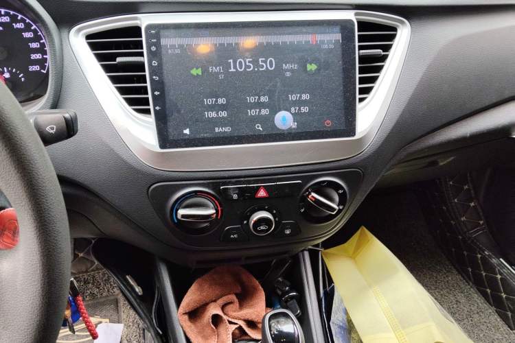 Used Hyundai Verna (new generation) 2016 1.4L Automatic Cool Edition GLS Audio And AC Panel