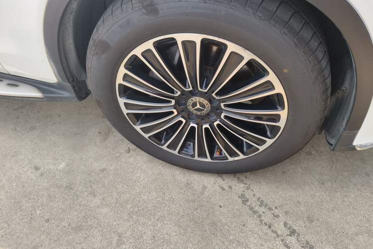 Used Mercedes-Benz GLC 2017 GLC 260 4MATIC Dynamic Edition Right Front Wheel Hub