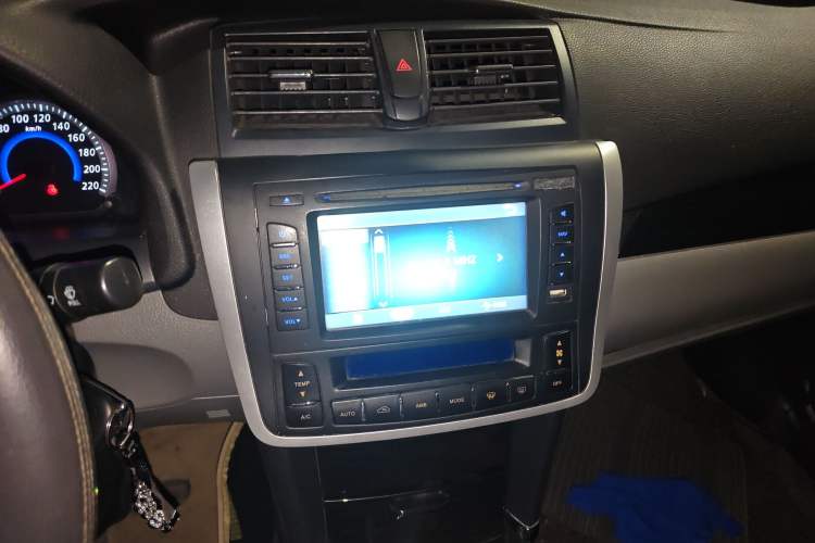 Used Zotye Z300 2012 1.5L Manual Luxury Version
