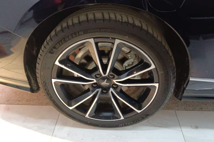 Used VOYAH PASSION 2024 PHEV Four-Wheel Drive Ultra-Long Range Flagship Model Exterior 5