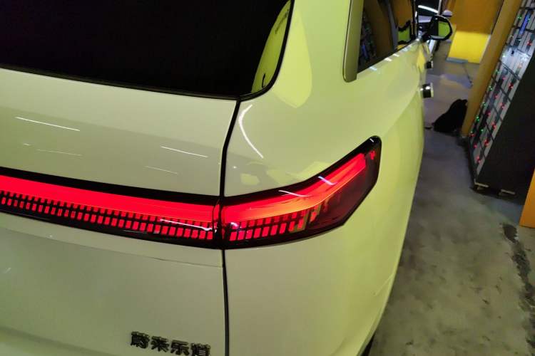 Used ONVO Luxeed L90 2025 Model—Max Six-Seater Version Right Rear Taillight