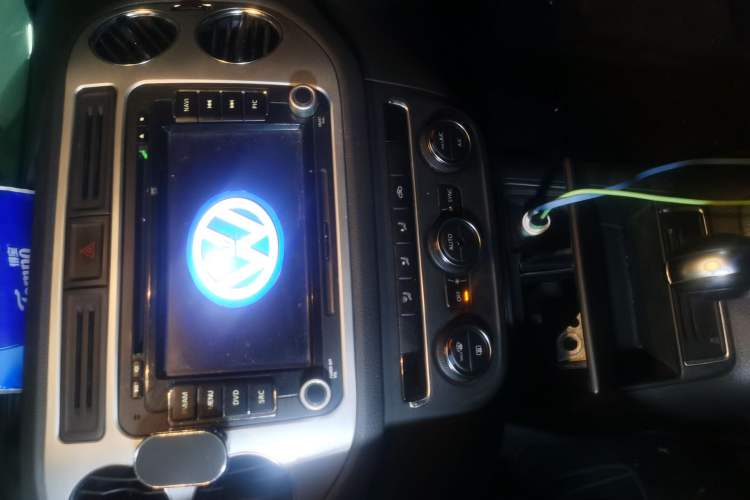 Used Volkswagen Tiguan 2013 1.8 TSI Automatic Two-Wheel Drive Comfort Edition Audio And AC Panel