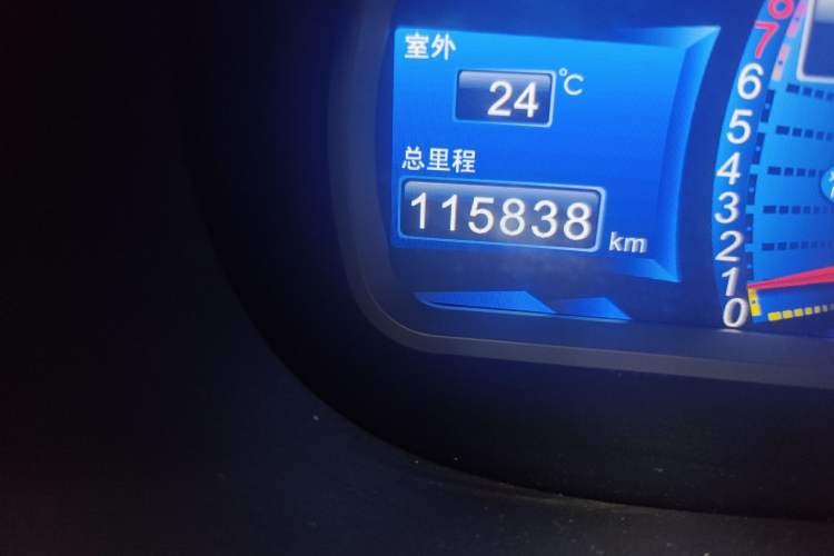 Used BYD S6 2014 2.0L Manual Luxury 5-Seater Odometer Close Up