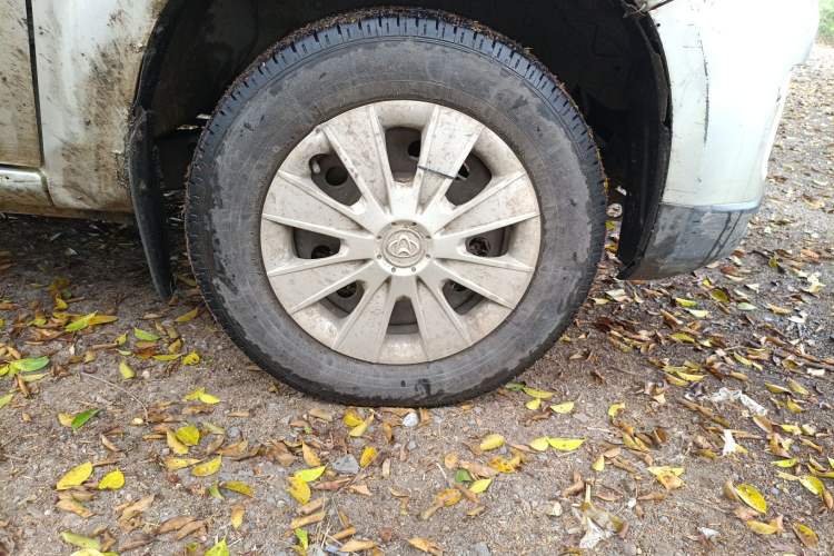 Used CHANGAN KAICHENG Shenqi F30 2016 1.5L Comfort Plus Long Wheelbase DAM15L Right Front Wheel Hub