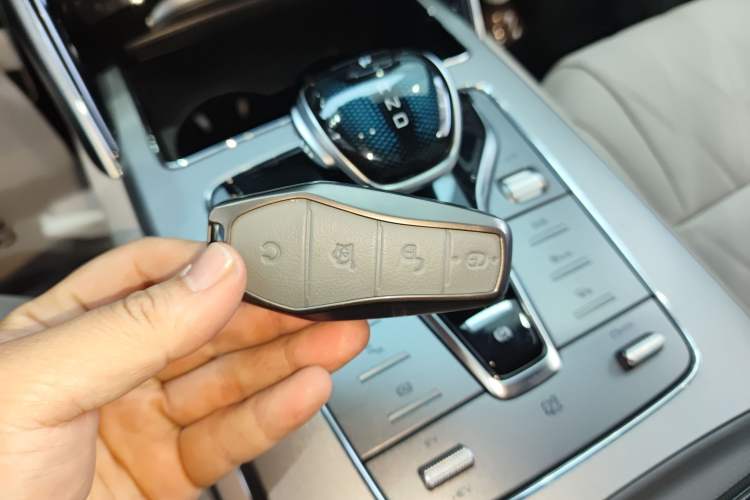 Used BYD Tang New Energy 2025 DM-i 115KM Prestige Model Interior 1