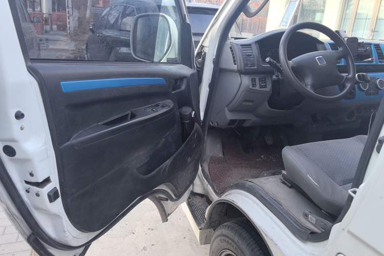 Used Farizon Xingxiang E6 2020 Van with High Roof 1365kg Payload Capacity Equipped with CATL's High-Energy Battery