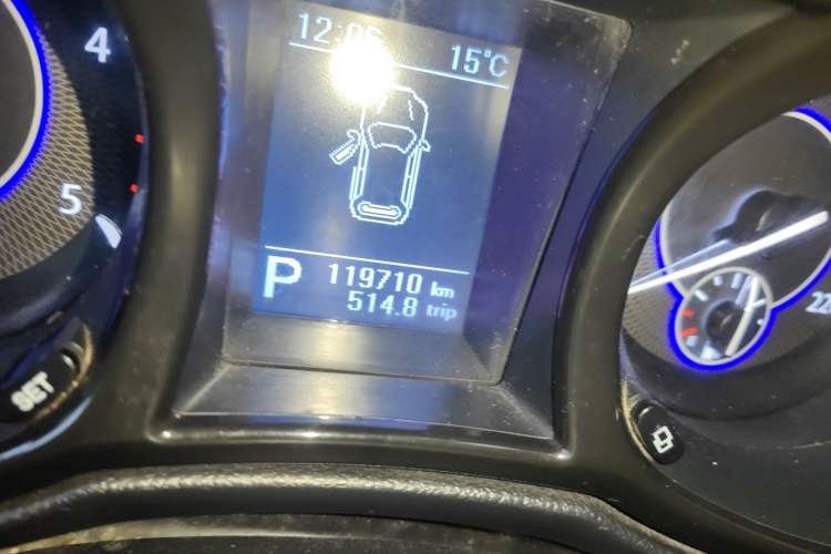 Used JMC Yusheng S350 2013 2.4T Automatic 2WD Diesel Luxury Edition 5 Seats
