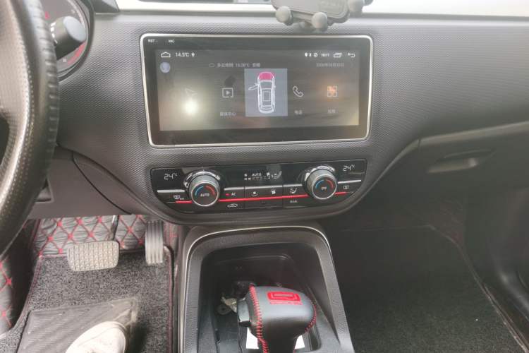 Used Qoros 5 2018 Revised 1.6T Automatic Luxury Version Audio And AC Panel