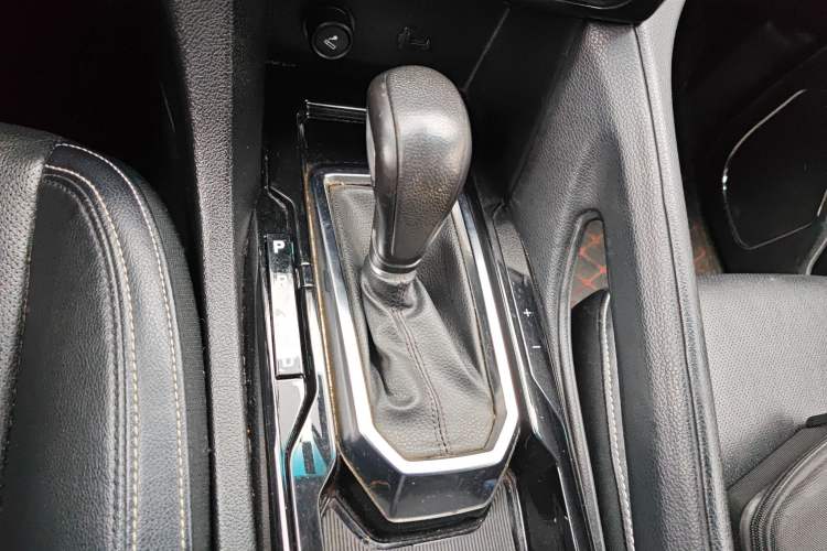 Used JMC Yusheng S350 2016 2.0T Automatic Two-Wheel Drive Gasoline Luxury Edition 5 Seats