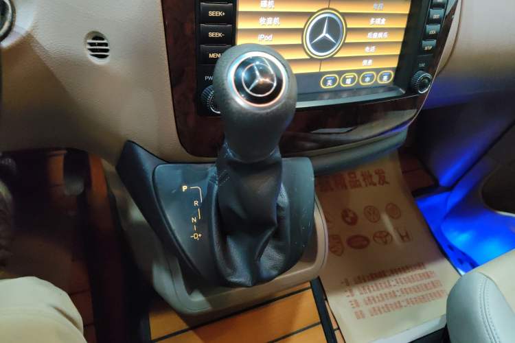 Used Mercedes-Benz Vito 2011 2.5L 7-seater executive version