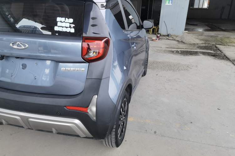 Used Chery QQ Little Ant 2022 Revised Version Sweet Pink Edition Half-Sugar Version Lithium Iron Phosphate 30.7 kWh 30 kW 301 km