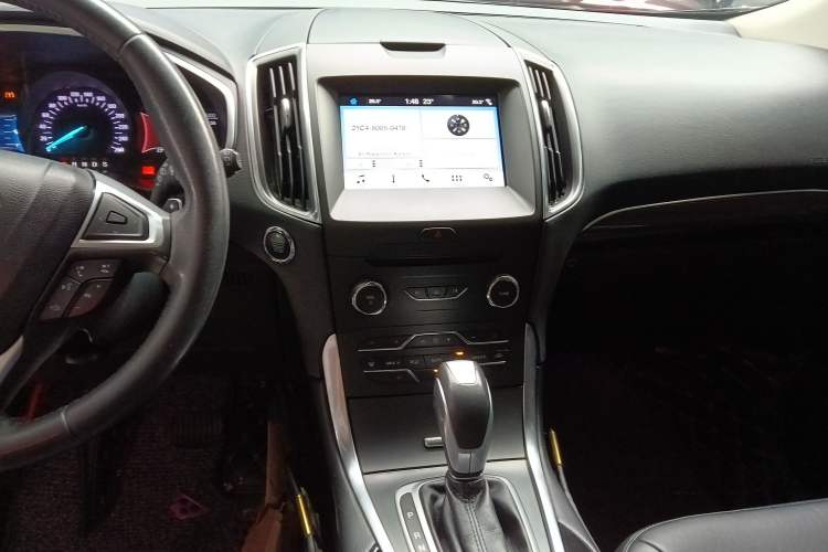 Used Ford Edge 2016 EcoBoost 245 Two-Wheel-Drive Titanium 7-Seater
