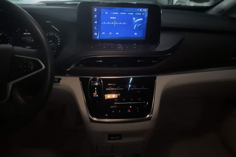 Used Buick GL8 2023 Land Executive Class Comfort Model